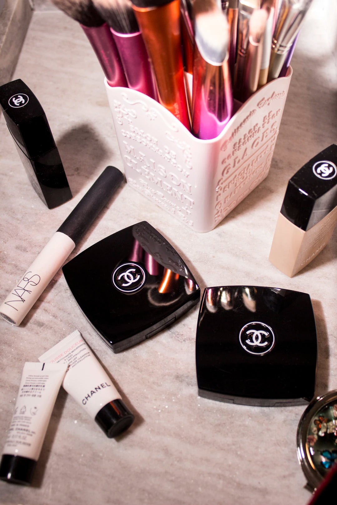 Le Fond de Teint Adaptable: Évolution au Quotidien - Hailey Beauty